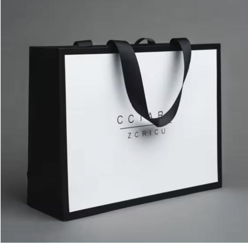 Vêtements de luxe personnalisé sac d\'emballage de vente au détail sac cadeau blanc bolsas de papel shopping en papier d\'emballage avec des poignées pour vêtements